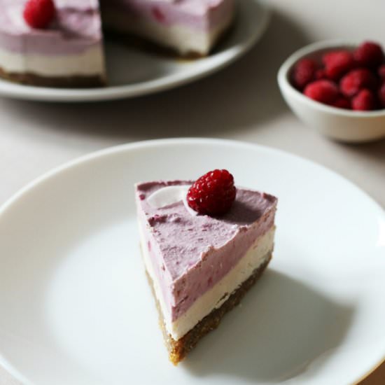 Raw Raspberry Vanilla Cheesecake