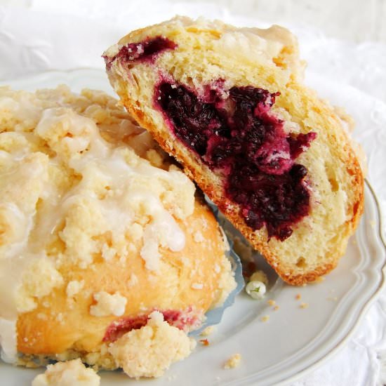 yeast blackberry buns