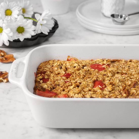 Strawberry Pecan Oatmeal Bake