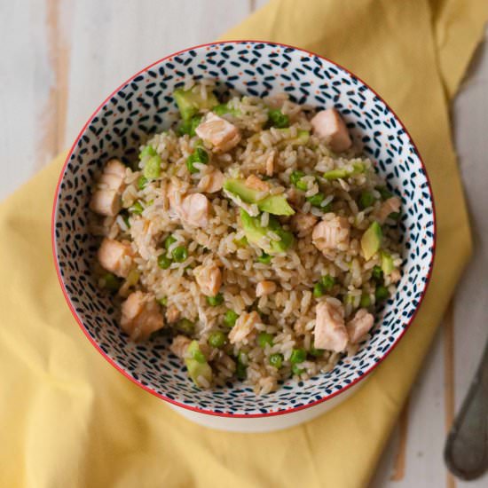 Brown rice with salmon and peas