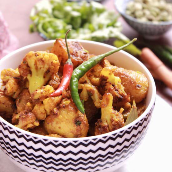 Aloo Phulkopir Dalna