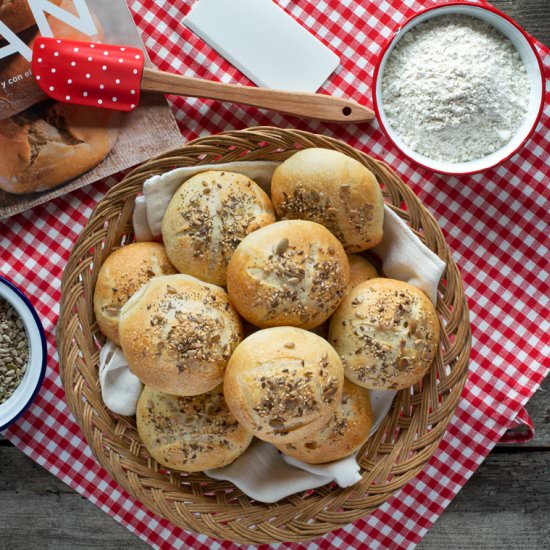 SMALL BREAD WITH SEED