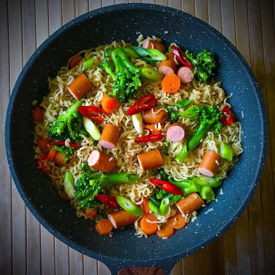 Instant noodles with bockwurst