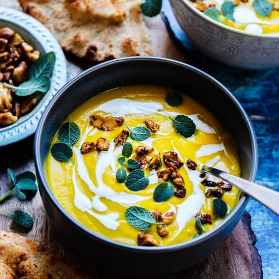 Vegan Turmeric Cauliflower Soup