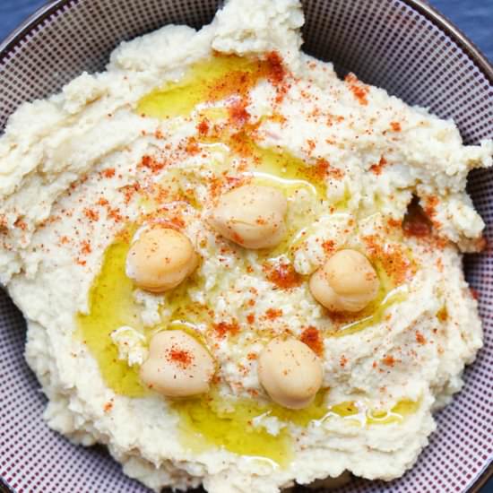 Traditional Lebanese Hummus