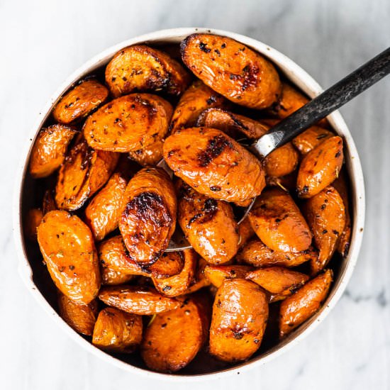 Quick Garlic Roasted Carrots