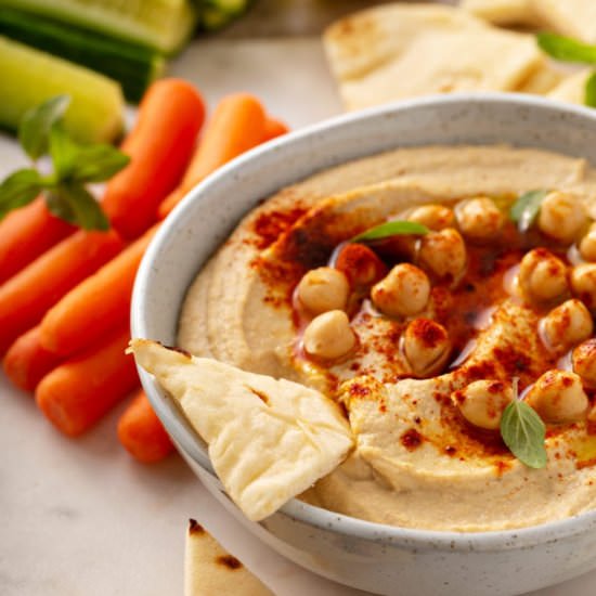 The Best Easy Homemade Hummus