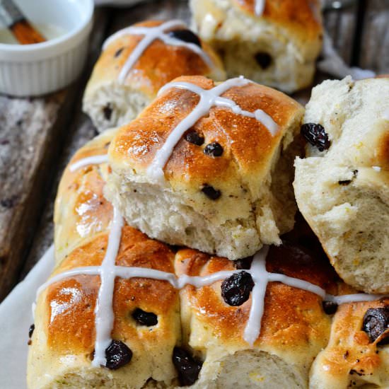 Easy Vegan Hot Cross Buns