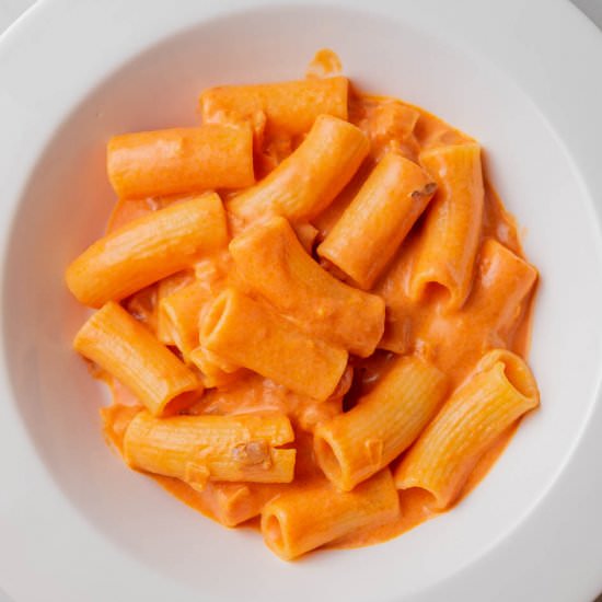 Rigatoni with Vodka Sauce