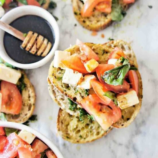 Bruschetta with feta and tomatoes