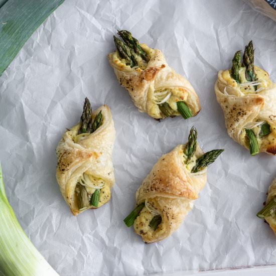 Asparagus puff pastry bundles