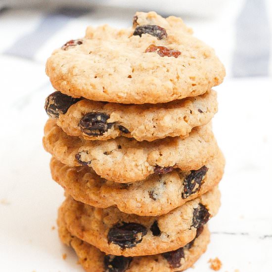 Chewy Oatmeal Raisin Cookies