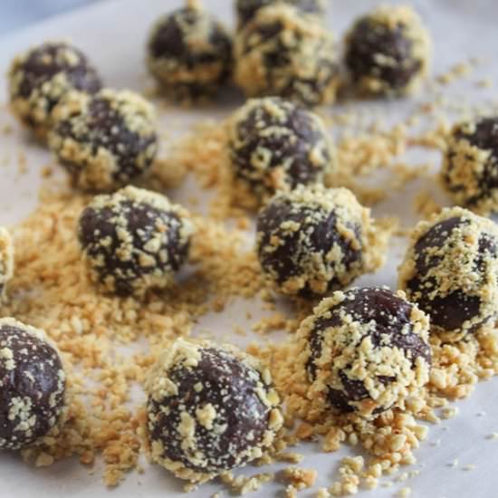 Chocolate & Peanut Energy Bites