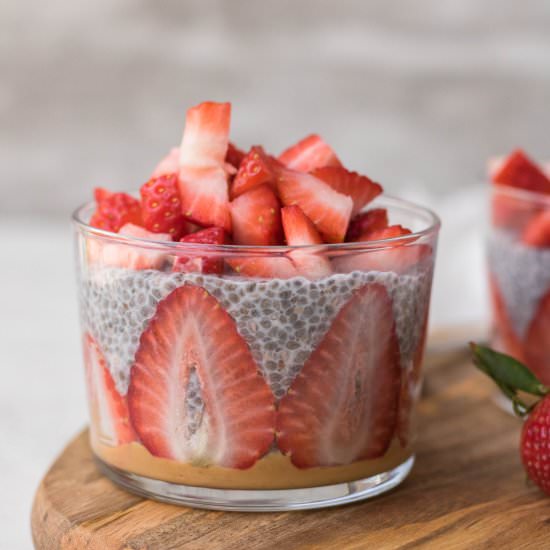 Strawberry PB chia pudding