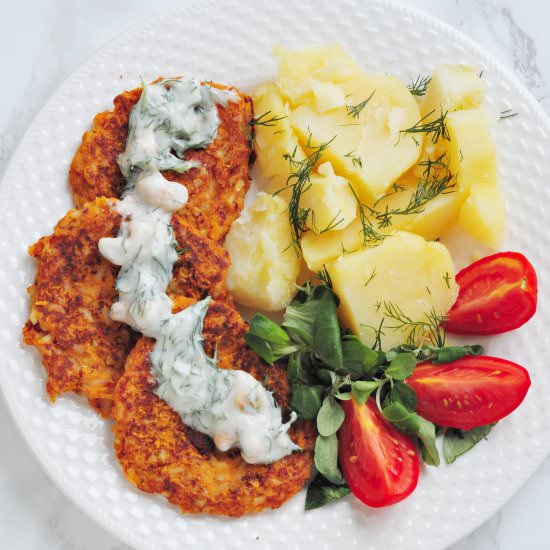 Quinoa patties with cashew sauce
