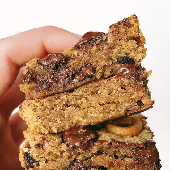 Chocolate Chip Pretzel Cookie Bars