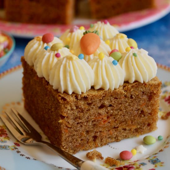 carrot cake traybake