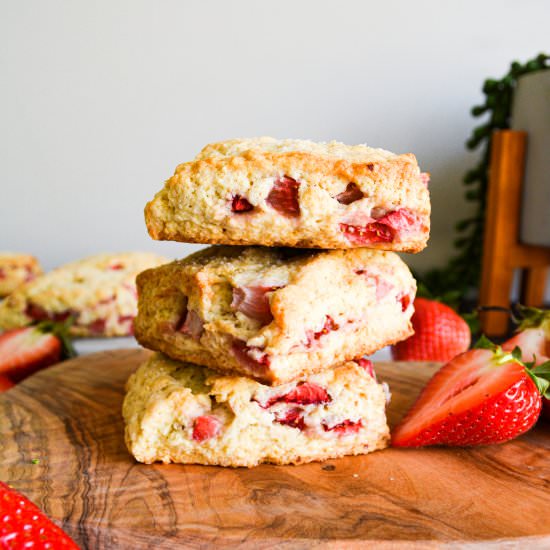 Fluffy Strawberry Vanilla Scones