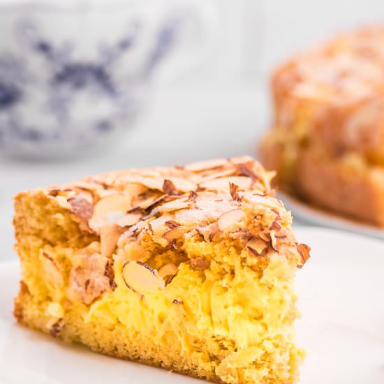 German Bee Sting Cake – Bienenstich