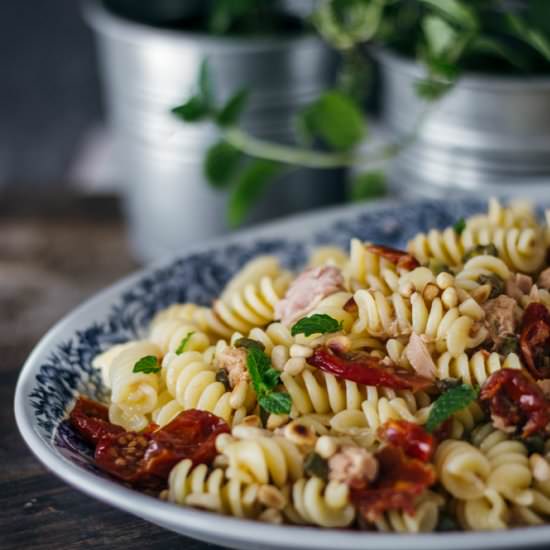 Sun-dried tomatoes and tuna pasta
