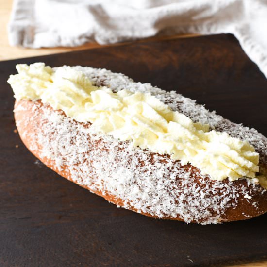 coconut & cream bun