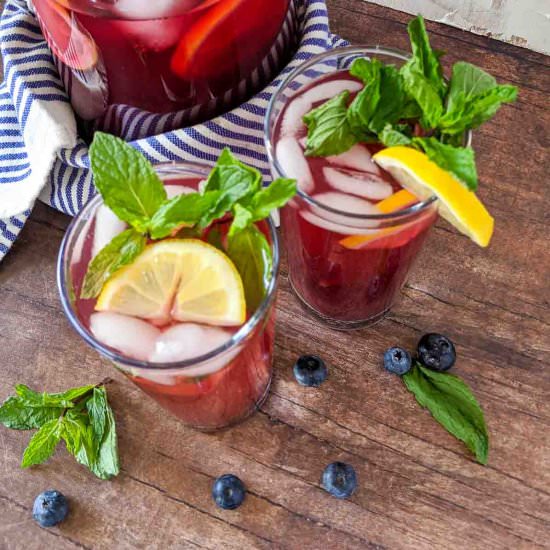 Homemade Blueberry Iced Tea