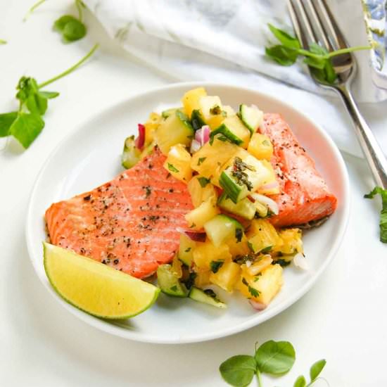 ROASTED SALMON WITH PINEAPPLE RELISH