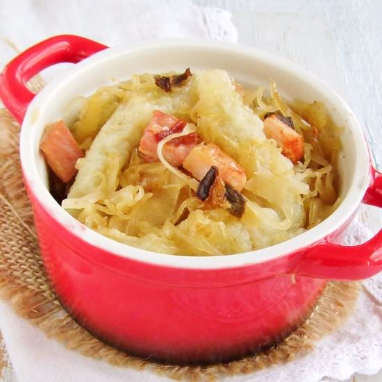 “Haluszki” dumplings with sauerkraut
