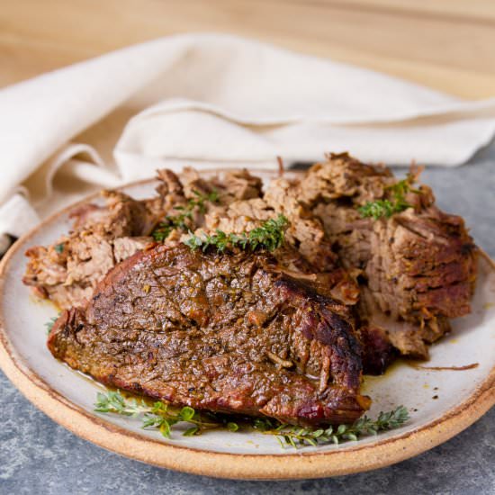Smokehouse style slow cooker beef