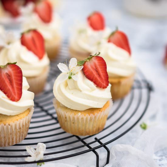 White chocolate strawberry cupcakes