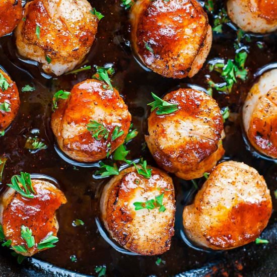 Sriracha Glazed Seared Scallops