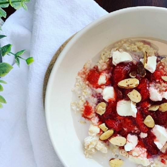 Strawberry Cheesecake Oatmeal