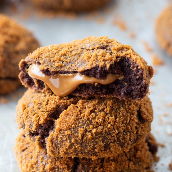 Biscoff Filled Crinkle Cookies