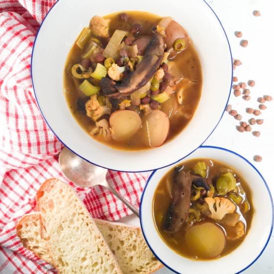 Delicious veggie & chickpea soup