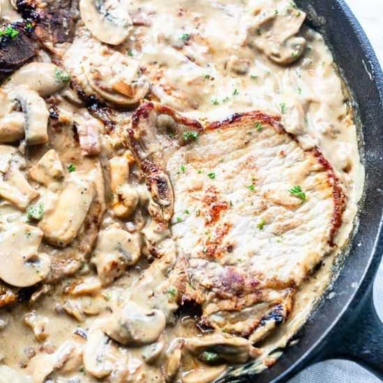 Pork chops with mushroom sauce