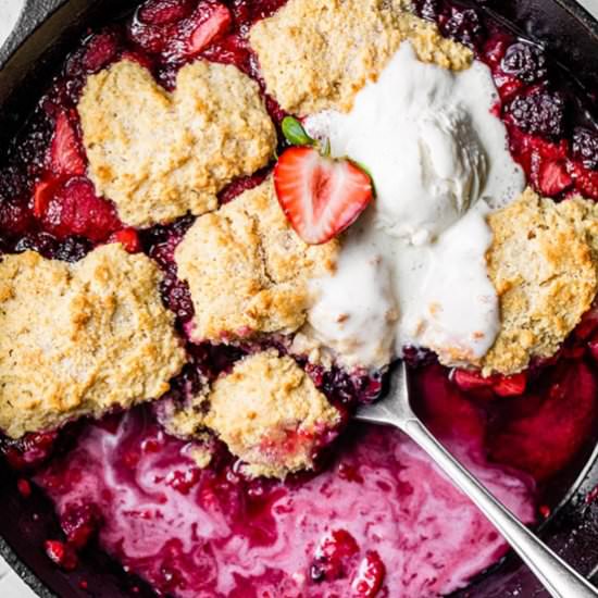 Skillet Mixed Berries Cobbler