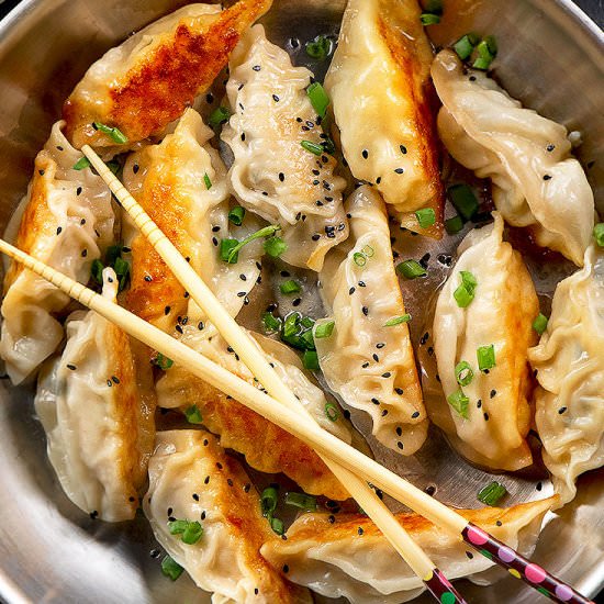 EASY CHICKEN POTSTICKERS