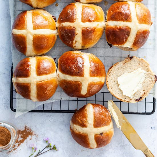 Vegan Hot Cross Chocolate Buns