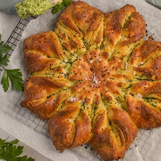 KETO GARLIC STAR BREAD