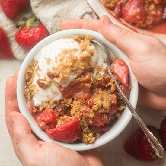 Vegan Strawberry Crisp