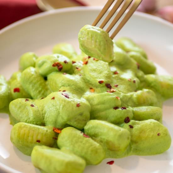 HOMEMADE GNOCCHI WITH BASIL PESTO