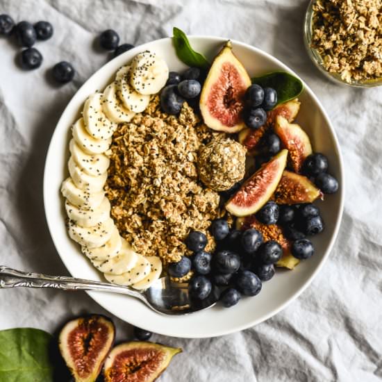 Easy Oats & Seeds Rawnola (Vegan+GF)