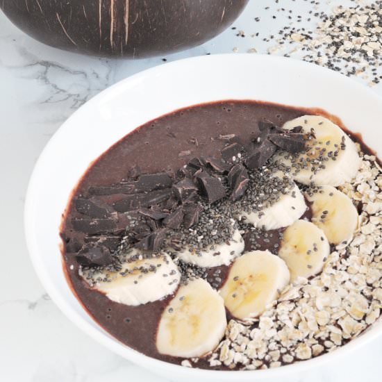 Chocolate smoothie bowl