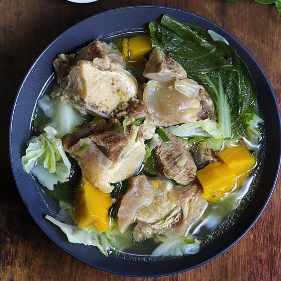 Nilagang Tuhod ng Baka