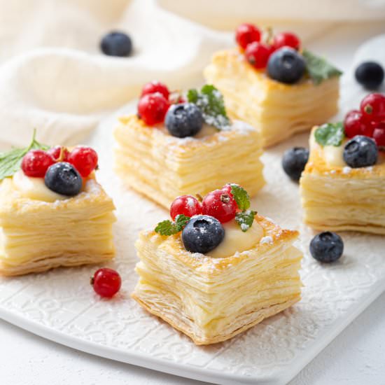 Fruit and cream filled puffs