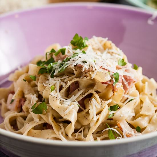 Easy Cheesy Garlic and Herb Pasta