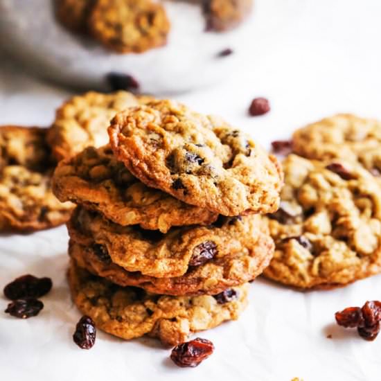 Best Chewy Oatmeal Raisin Cookies