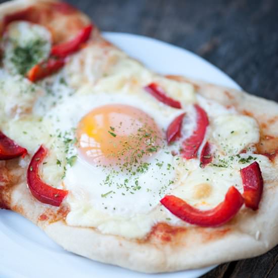 Homemade egg pizza
