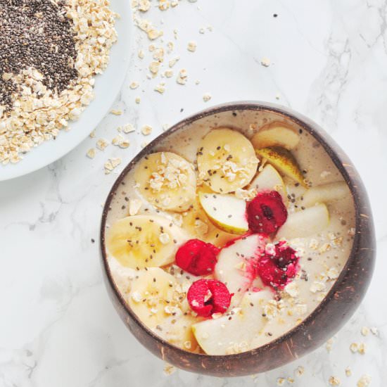 Pear smoothie bowl