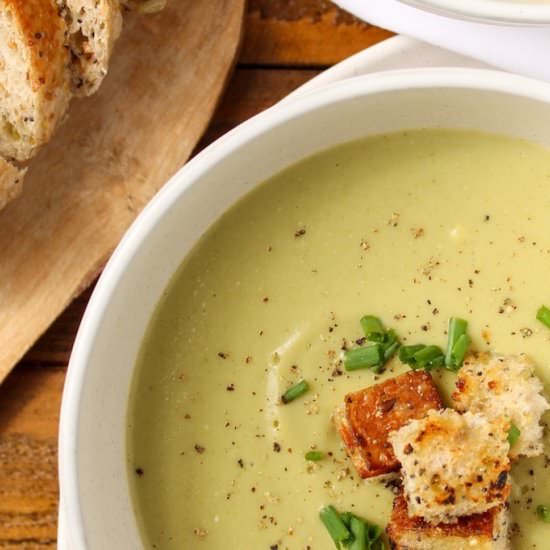 Vegan broccoli velouté